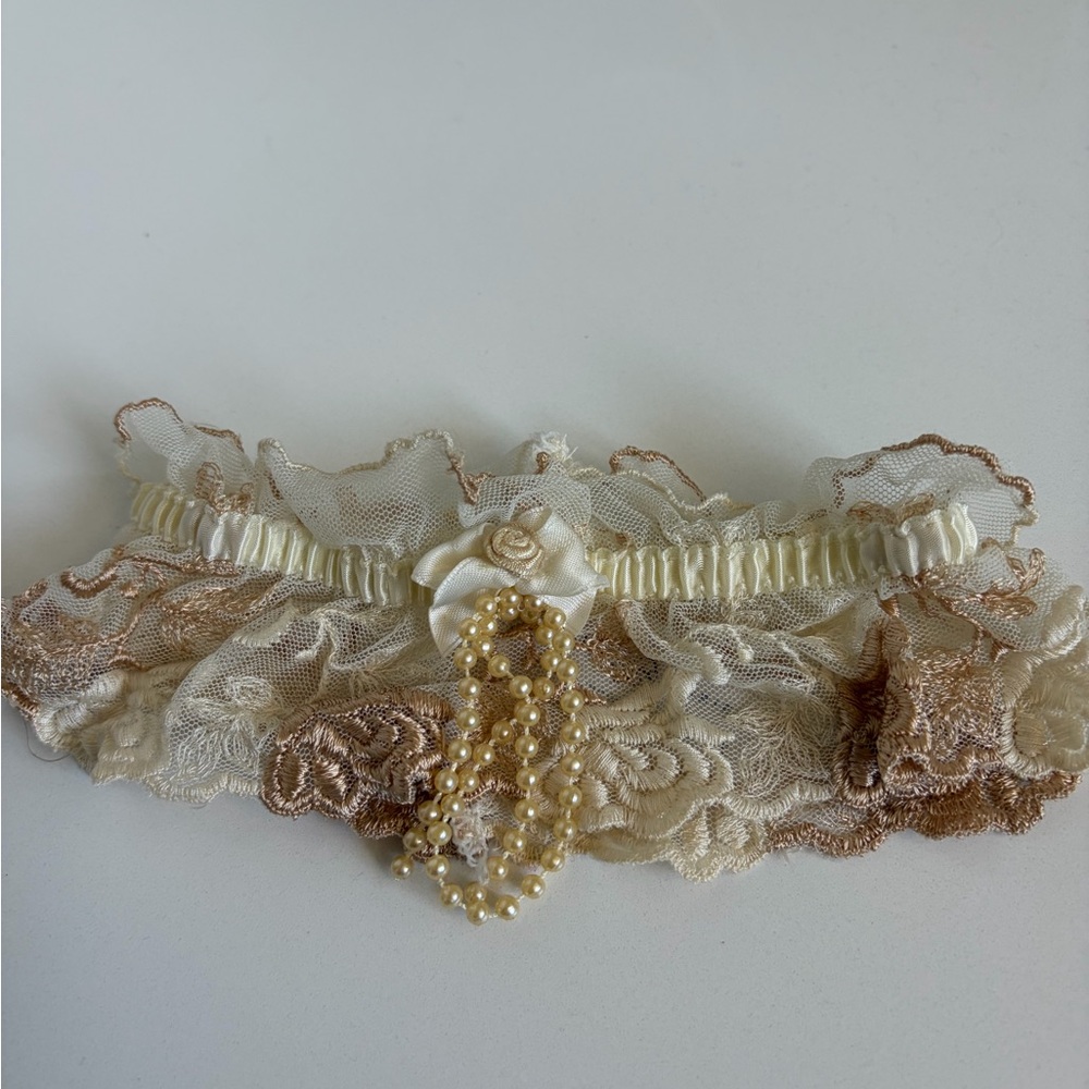 Victoria's Secret Ivory and Champagne Lace Garter with Pearl Accent